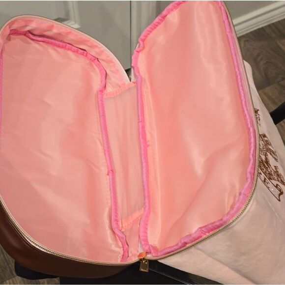 Juicy Couture | Bags | Juicy Couture Heritage Zip Bottom  Juicy Couture Heritage Zip Bottom Travel Cosmetic Bag
